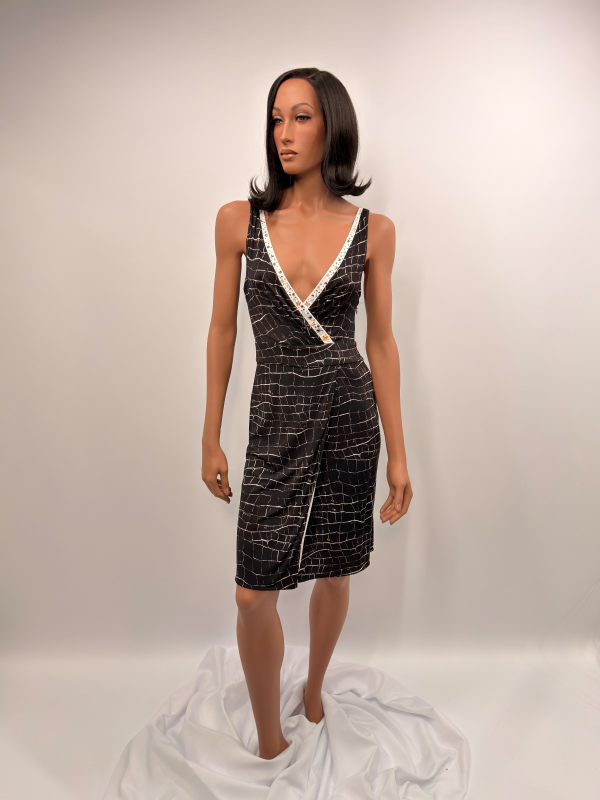 VDP — Coll B&W Dress